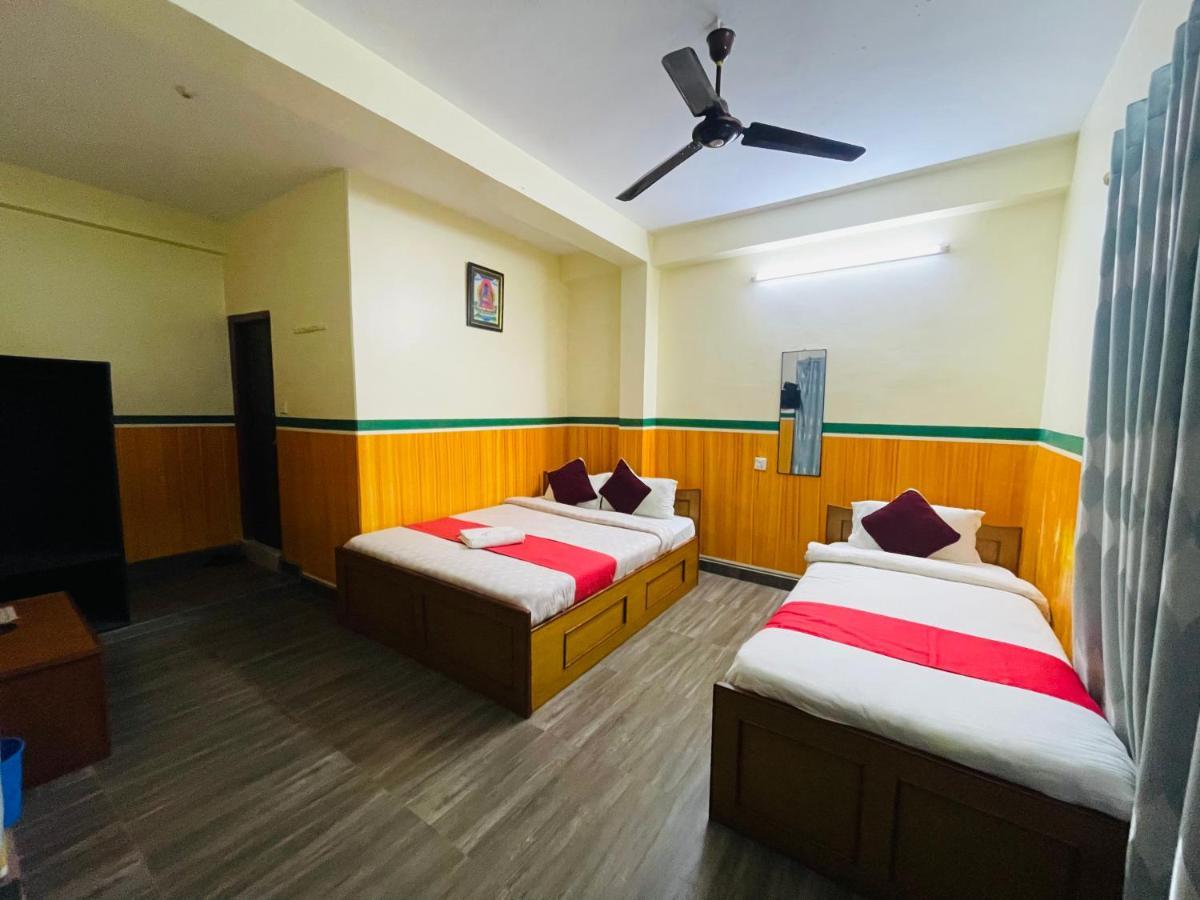 Hotel Old Durbar Pokhara Bagian luar foto
