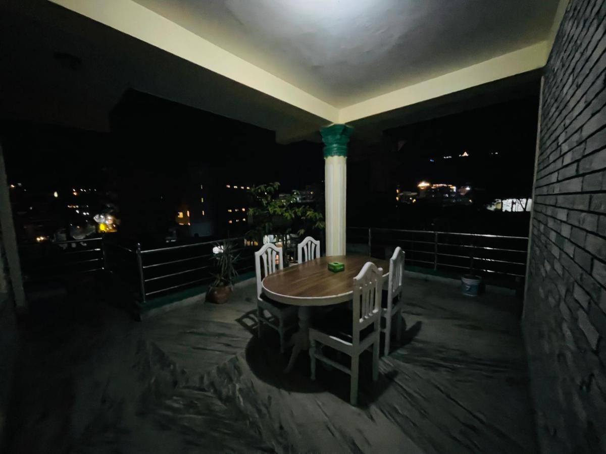 Hotel Old Durbar Pokhara Bagian luar foto